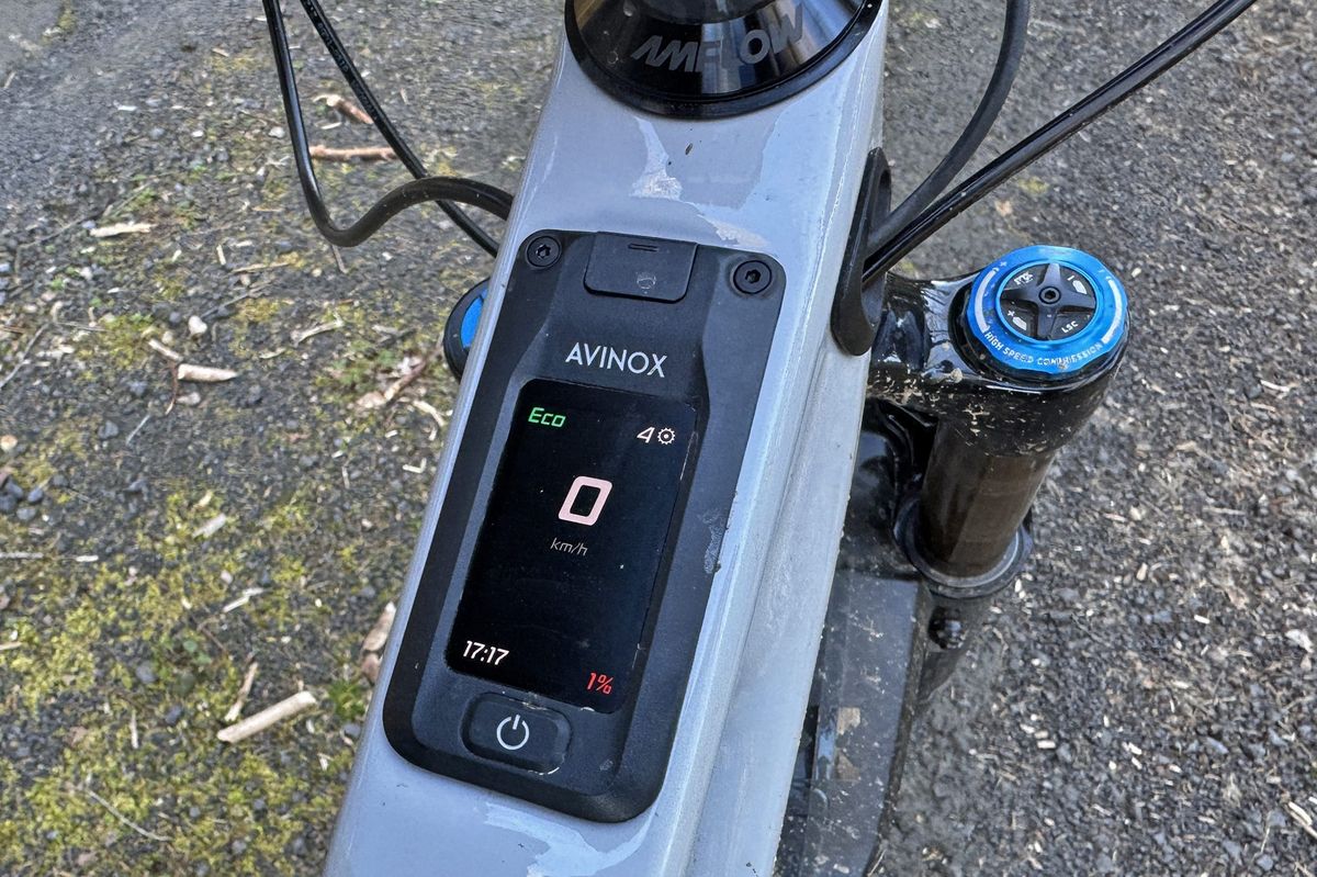 gros plan sur l'afficheur lcd du nouveau dji amflow