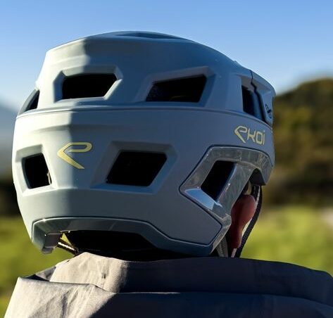 un casque vue de dos
