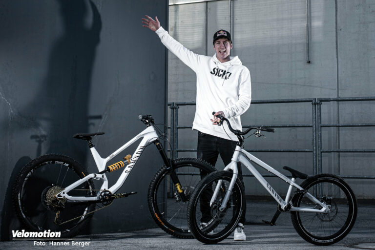 photo du prodige fabio wibmer avec ses vélos canyon
