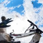 image de la chute de troy brosnan sur la piste de leogang en autriche