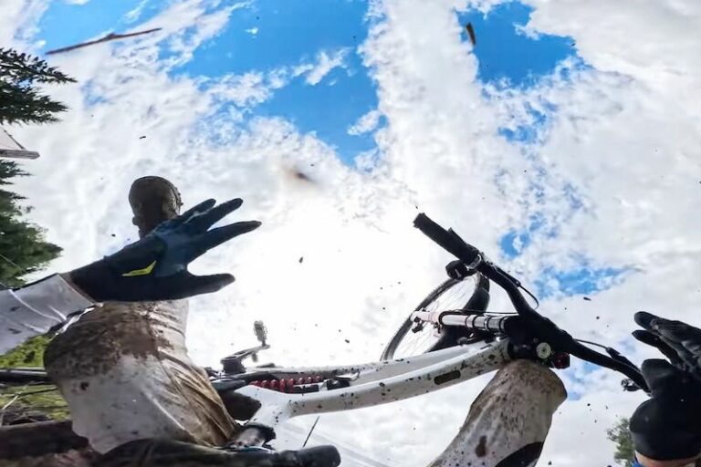 image de la chute de troy brosnan sur la piste de leogang en autriche