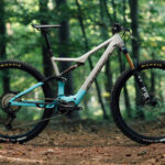 photo d'un vtt electrique orbea rise h30 dans la foret