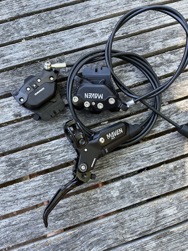 frein a disque sram maven posée au sol