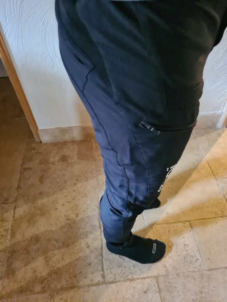 pantalon ekoi pris en photo de profil