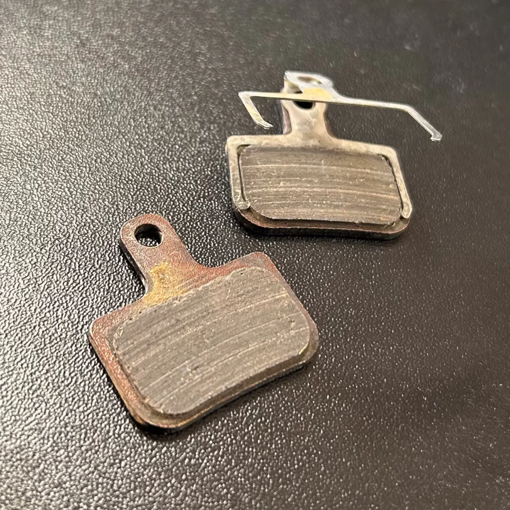 un jeu de plaquette de frein de velo
